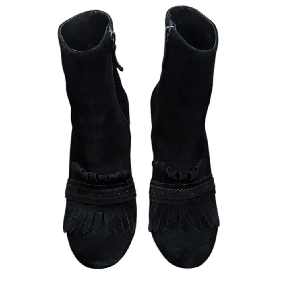 Etienne Aigner women's suede boots Size 9